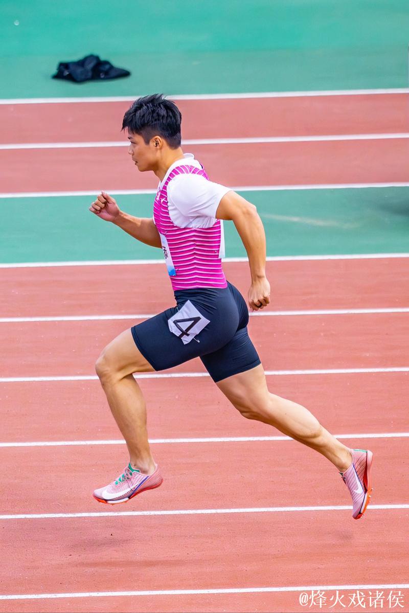 苏炳添体育课跑出11秒7，迈向短跑竞技之路
